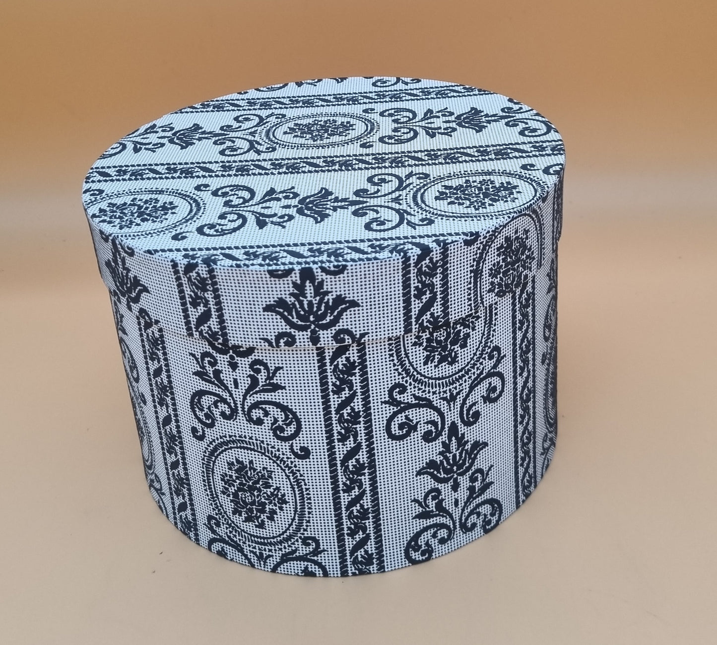 Box mit Deckel 19x14cm "Weiß 663"