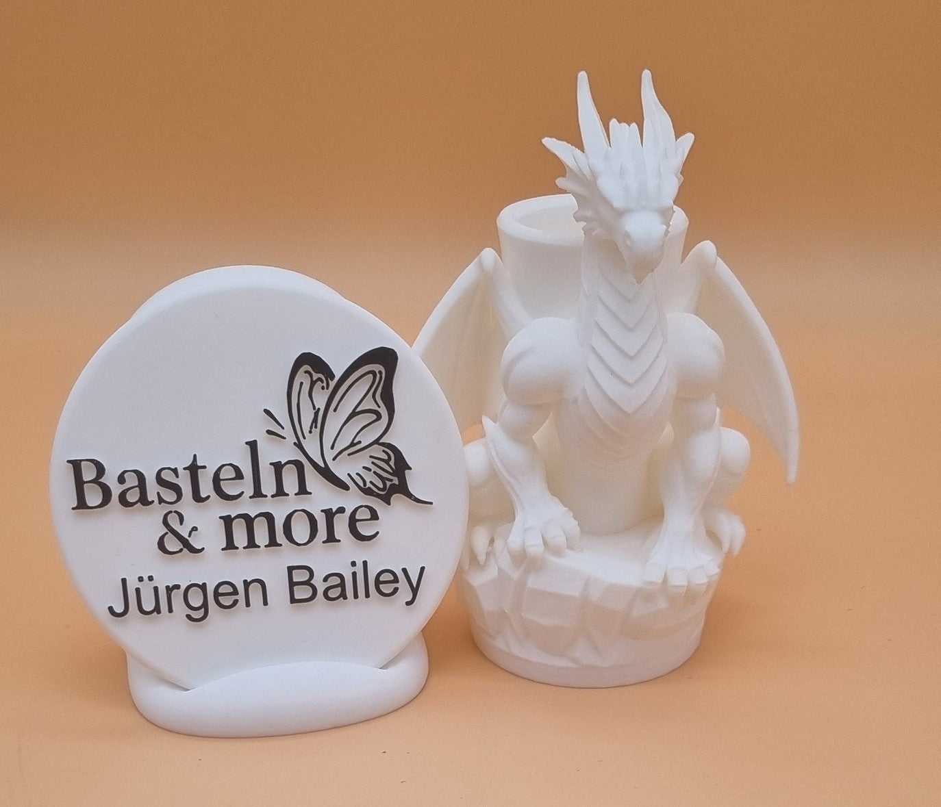 Utensilienhalter "Drache auf Felsen"