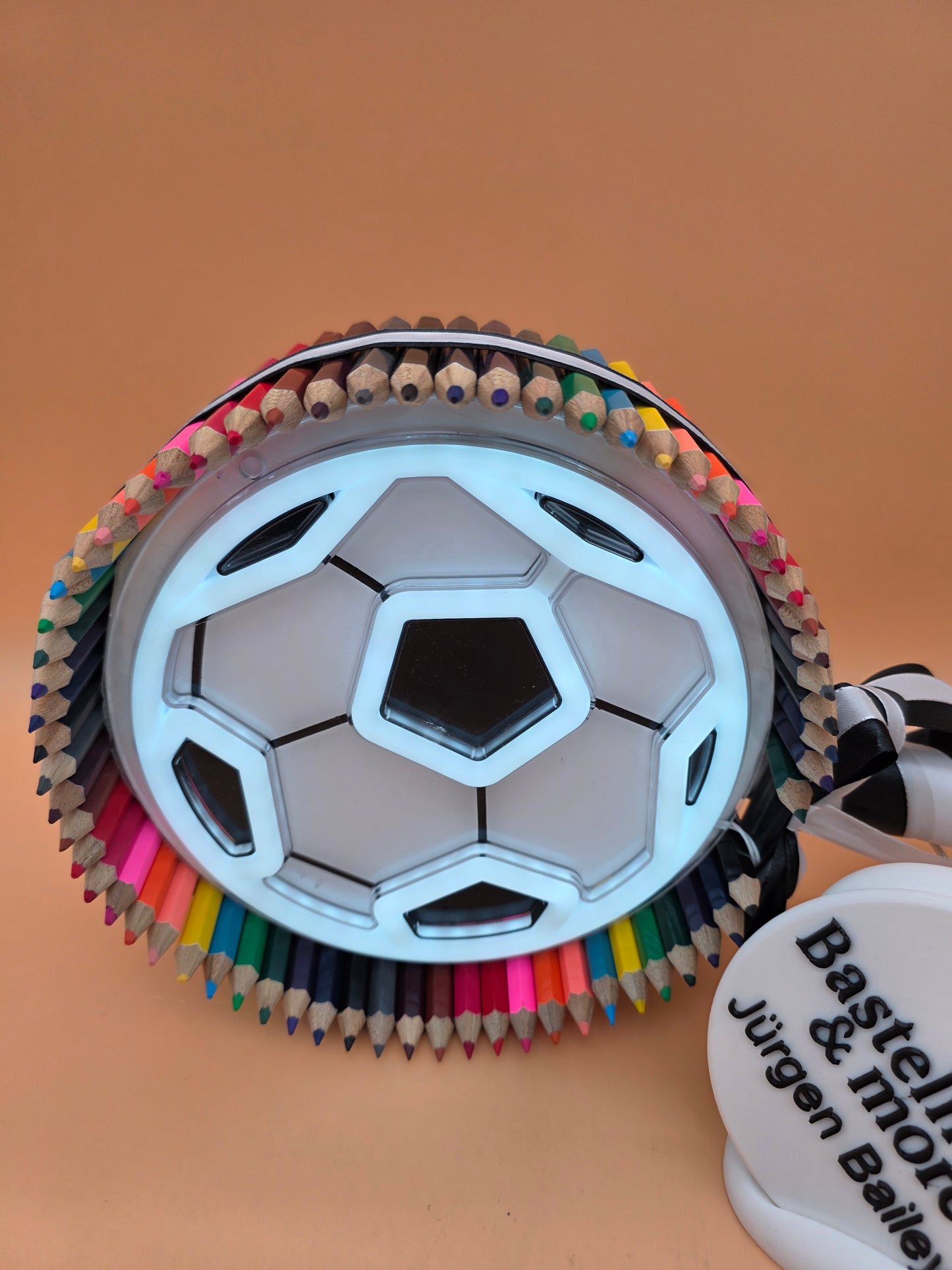 Geschenk aus Stifte und LED Licht