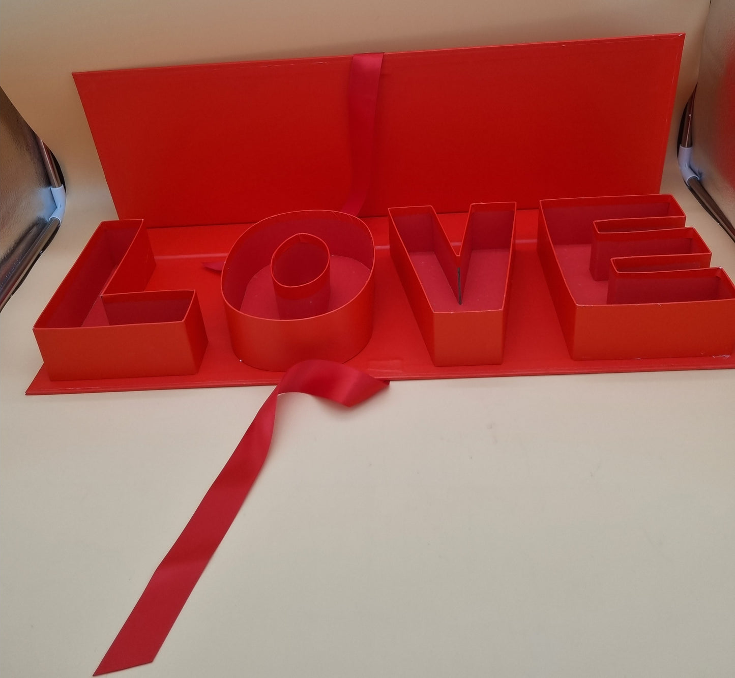 Box LOVE 64x21x7cm "Rot 614"