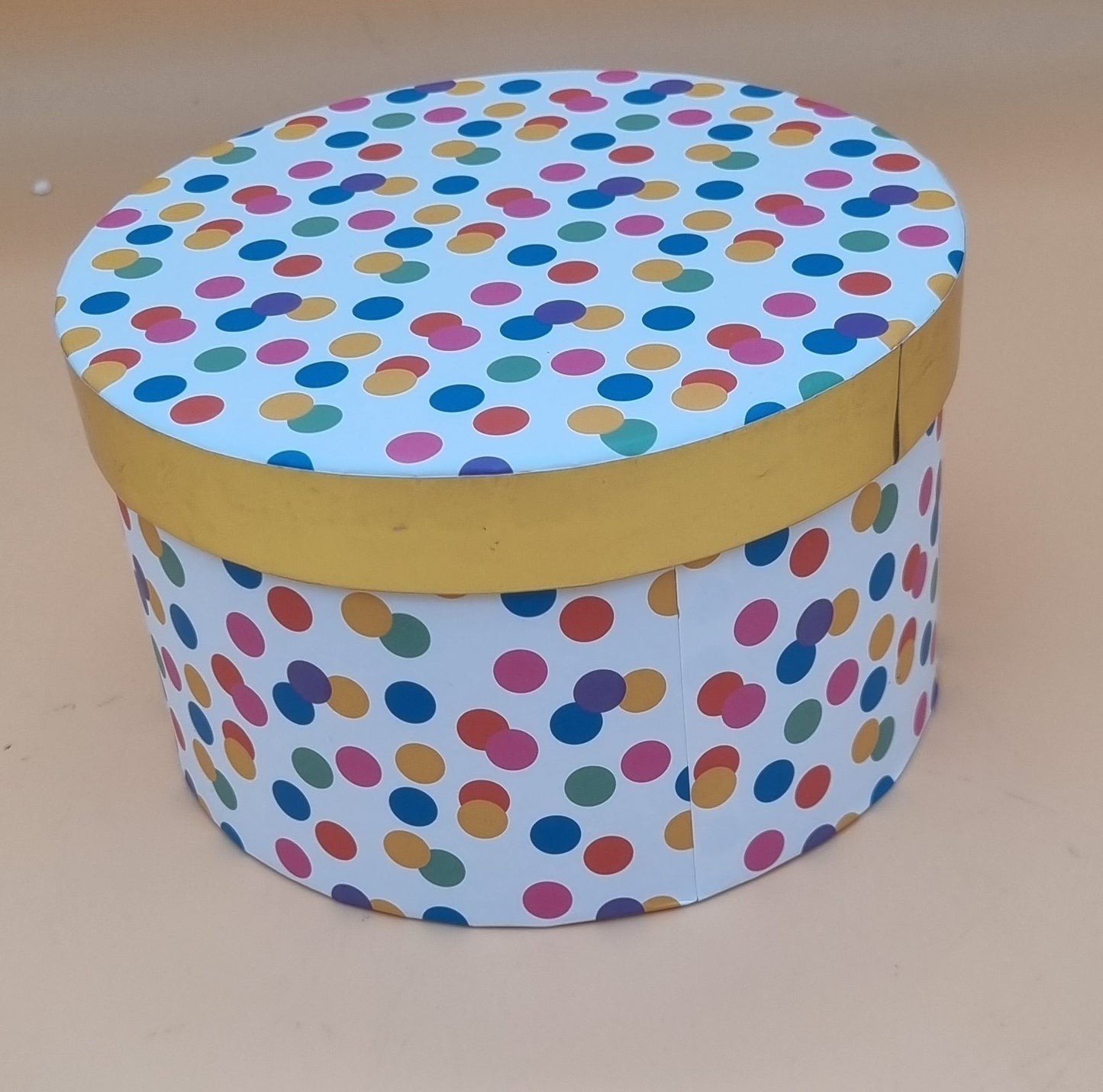 Box mit Deckel 15x10cm "Weiß mit bunten Punkten 652"